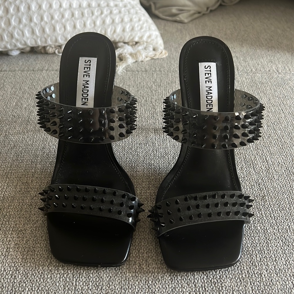 NWOT STEVE MADDEN Lunna Heels